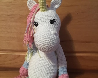 Jouet doudou licorne  fait main au crochet