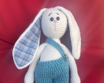 Jouet doudou peluche lapin fait main au crochet d'art en laine acrylique et coton