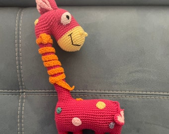 Jouet doudou peluche girafe fait main au crochet