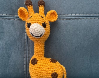 Jouet doudou Girafe fait main au crochet en laine acrylique et coton