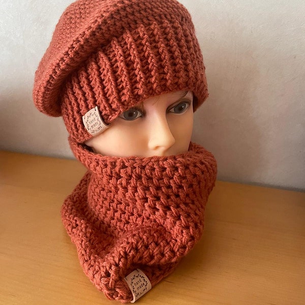 Bonnet femme boréale et snood faits main au crochet