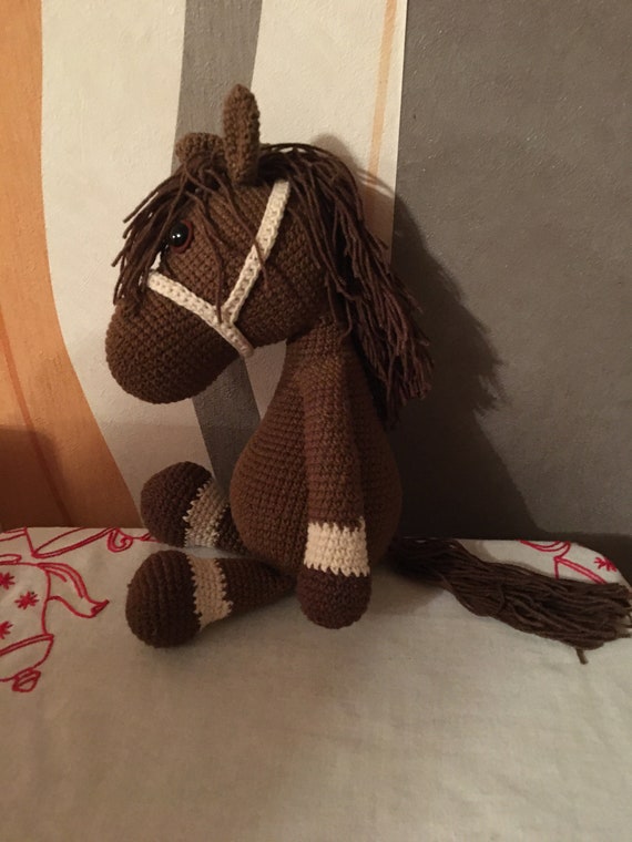 Jouet doudou cheval fait main au crochet en laine acrylique et