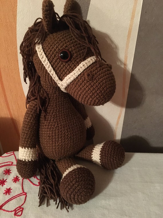 Jouet doudou cheval fait main au crochet en laine acrylique et