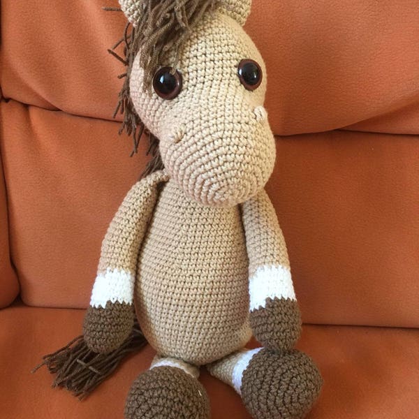 Jouet doudou cheval beige fait main au crochet en laine acrylique et coton