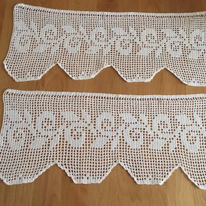 Pair of curtains breeze-view(-sight) or Valances made hand crochet