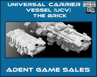 Puede incluir: Un modelo 3D impreso en blanco de un Universal Carrier Vessel (UCV) llamado "The Brick". El modelo está detallado con varios compartimentos y características. El modelo se imprime bajo licencia de Gamer's Art.