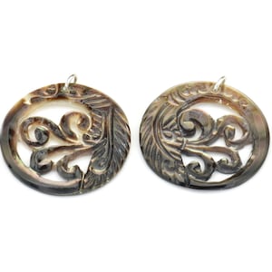 Small black mother-of-pearl engraved and cut from Tahiti - Wave model for creating earrings in natural material