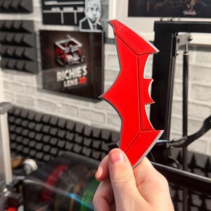 Cosplay Prop 3D Printed Batarangs image 3