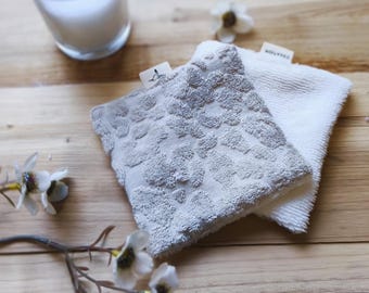 Set of 4 reusable makeup remover wipes made from organic Oeko-Tex certified sponge and ultra-soft bamboo microfiber - handcrafted in France