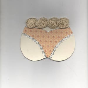 Carte de voeux petite culotte marron avec roses rouges