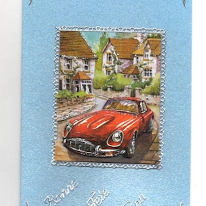 118 -Carte de voeux bonne fête papa voiture rouge dans village