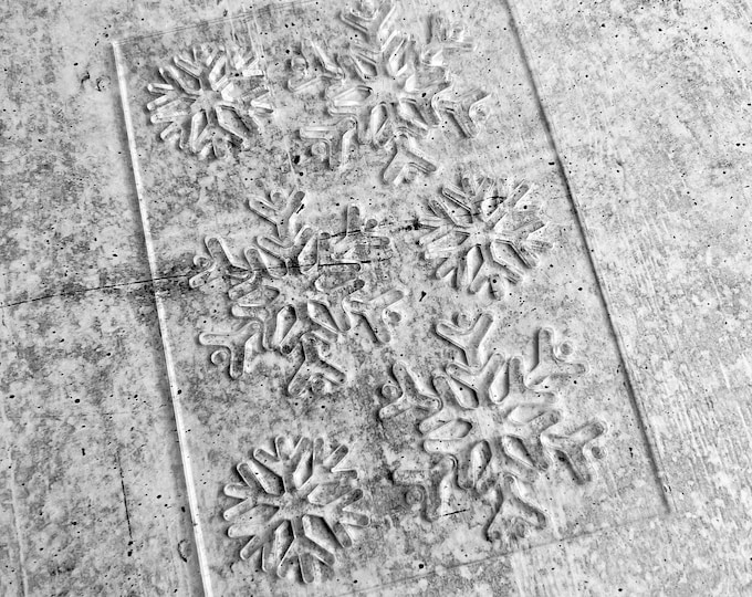 JUNE CLEARANCE - Snowflake Print Stencil, Bleached Shirt Stencil, Snowflake Acrylic Stencil - Christmas - XMAS