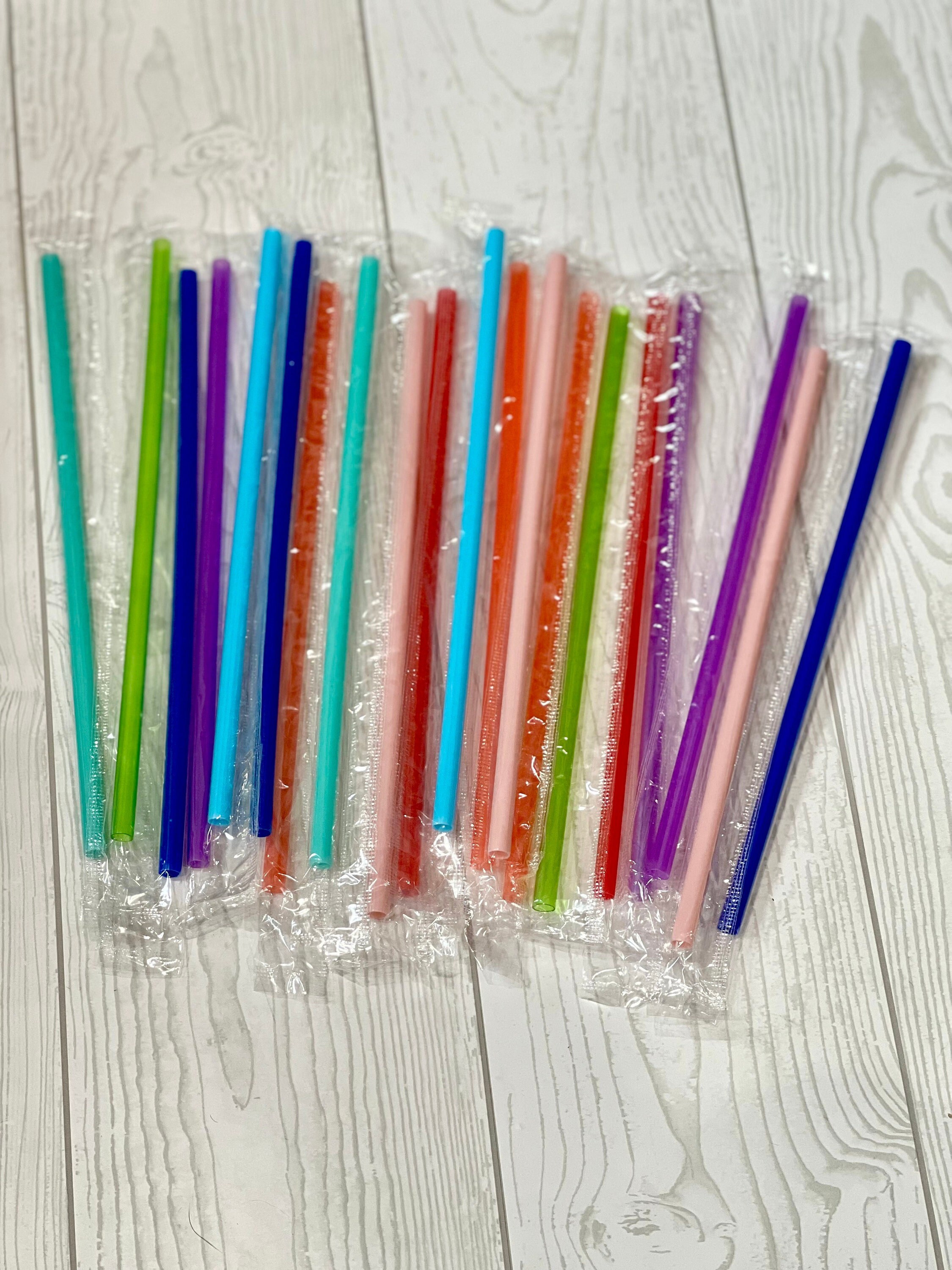 DECEMBER CLEARANCE - 20 Plastic Drinking Straws - Assorted Colors - Party -  Entertaining - H5