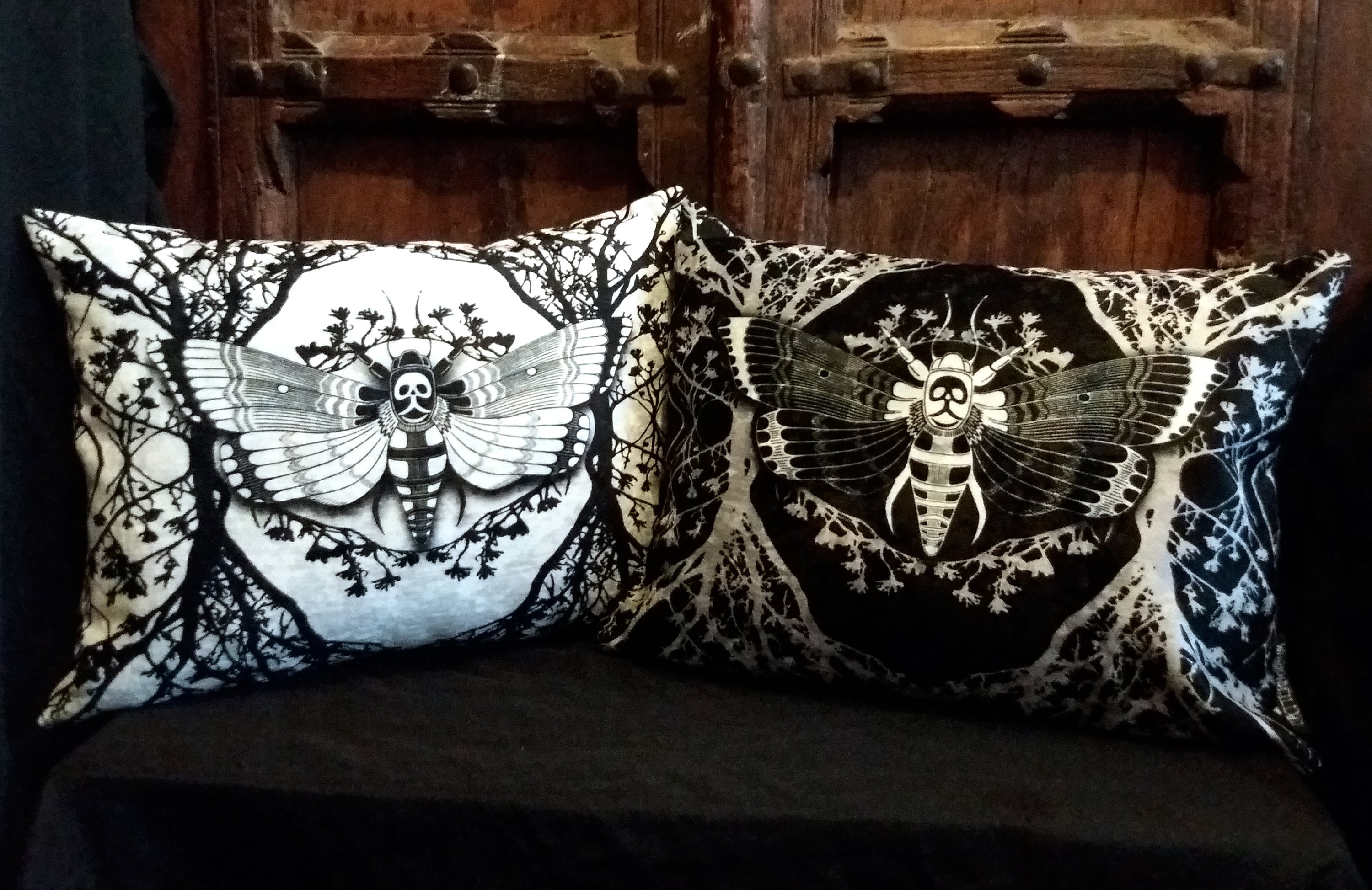 Suonity Victorian Goth Gothic Skull Damask Linen Throw Pillowcases, Pack of  2, Sofa Bedding Decorative Throw Pillows.