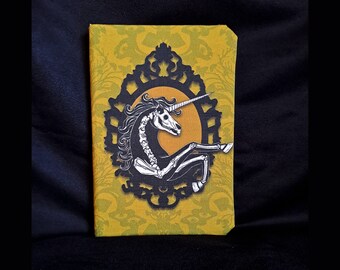 Gothic Notizbuch Skelecorn, A5 Skelett Einhorn dunkel Cottage core Fabelwesen Print Journal