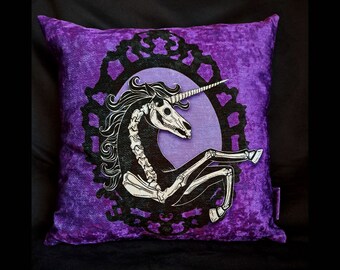 Skelecorn Kissen, anatomisches Einhorn Skelett lila Samtkissen, Gothic Dekokissen