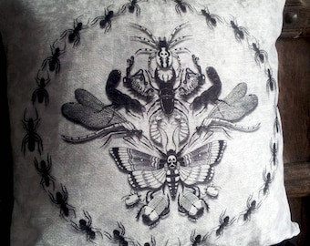 Samtkissen mit Insektendruck, Gotische Innendekoration, 40 cm