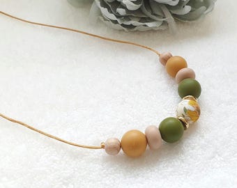 Collana per l'allattamento, collana sensoriale Fidget Chunky, regalo, legno e silicone, tonalità autunnali, verde militare, senape e beige, perline floreali