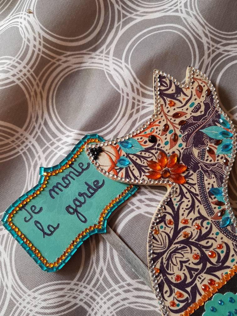 Joli Chien Décoré de Strass Orange, Transparent et Bleu... Brillant, Scintillant, Lumineux, Décorati