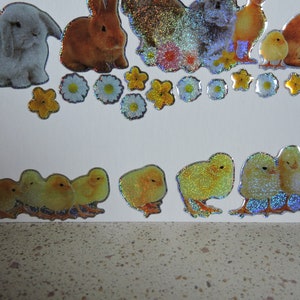 Feliz Tarjeta Pascua Niños Animales de Granja Chocolates Dulces Caza de Huevos Feliz Pascua Comida Familiar Alegría Juegos Alegres Pollitos