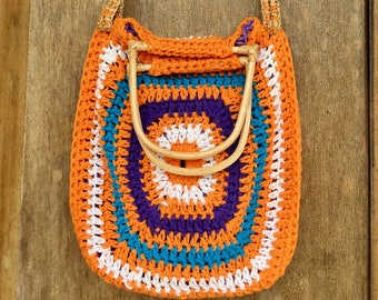 Granny square crochet bag in cotton, orange summer bag with wicker handles and raffia shoulder strap, summer bag, beach bag