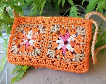 Granny square crochet raffia handbag, wrist clutch for the beach, summer purse, handmade cosmetic bag