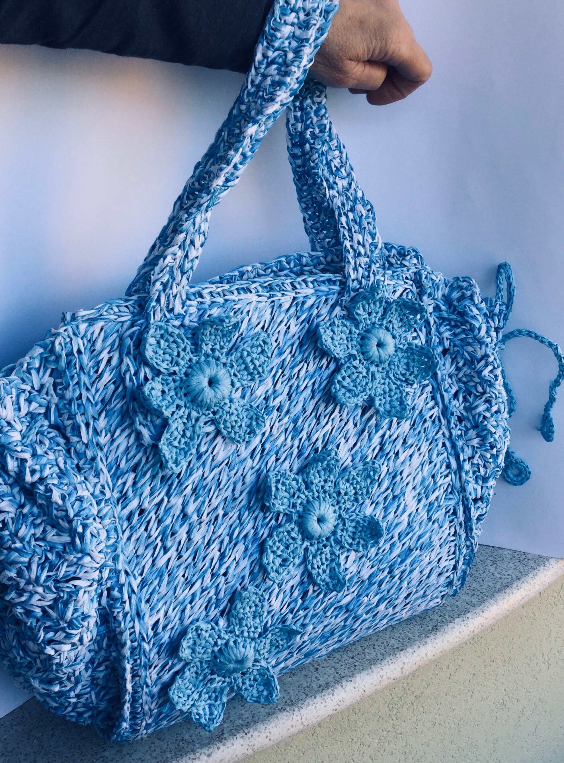 Bolso de playa tejido a crochet en rafia natural azul claro bolso