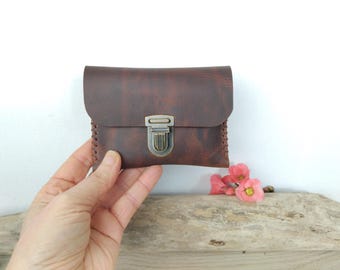 Men's wallet in aged brown leather with satchel clasp / small minimalist wallet / hand-stitched.