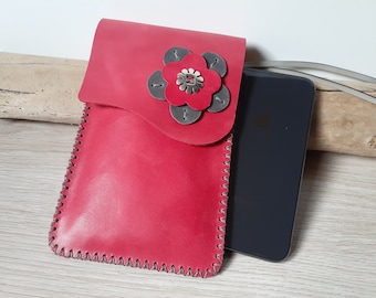 Pochette pour téléphone portable, à bandoulière, en cuir rouge, à fleur, cousue main/ sacoche de téléphone femme / pochette pour lunettes