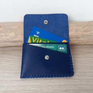 Porte carte en cuir bleu / étui à cartes artisanal / mini porte-monnaie en cuir cousu main.