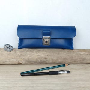 Trousse à stylos en cuir bleu avec fermoir cartable / Trousse d'école plate, minimaliste / étui à stylos en cuir / cousu main