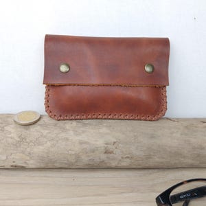 Porte monnaie homme en cuir marron / portemonnaie minimaliste à pressions / cuir cousu main / cadeau pour lui.