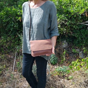 sac pochette en cuir marron vieilli à bandoulière / sacoche plate cuir souple homme / sacoche de vacances / pochette bandoulière cousue main