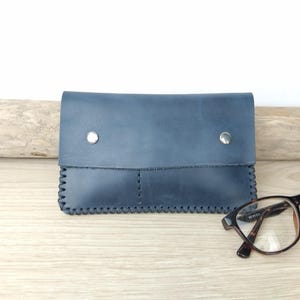 Blague à tabac de ceinture en cuir bleu /blague avec passant à pressions /pochette à tabac artisanale cousue main /portefeuille minimaliste.