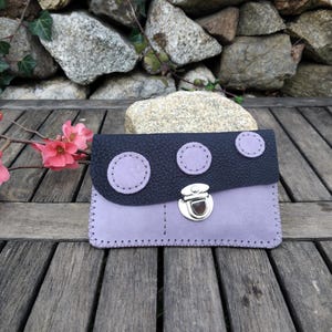 Blague à tabac femme en cuir violet et fermoir cartable / Pochette à tabac femme / Portefeuille minimaliste femme.