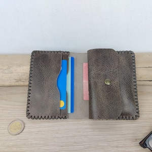 Herren-Geldbörse aus gealtertem grünbraunem Leder/kompakte Geldbörse/handwerkliche Geldbörse/Ausweis-Geldbörse