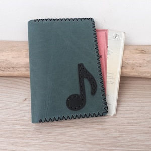 estuche de tarjeta gris de cuero azul-verde y negro con nota musical / estuche para pasaporte / billetera minimalista cosida a mano