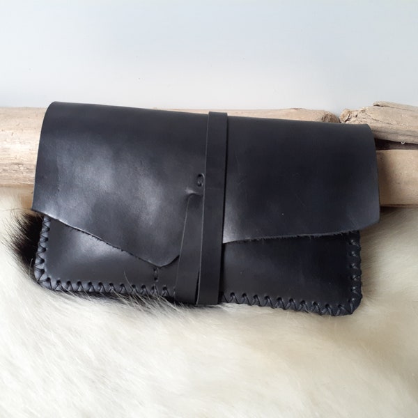 Blague à tabac en cuir noir, à lanière / pochette pour tabac à rouler artisanale / étui à tabac en cuir brut noir/ cousu main.