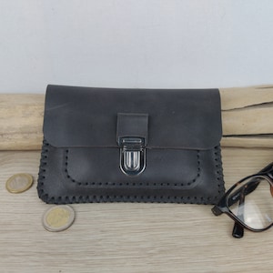 Portefeuille en cuir noir à fermoir / porte monnaie homme avec fermoir cartable / blague à tabac artisanale en cuir / cousu main.