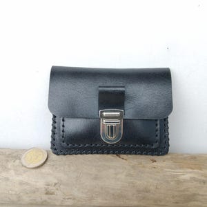 Porte-monnaie homme en cuir noir avec fermoir cartable et poche carte bleue / cousu main.