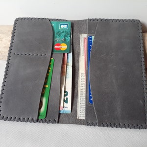 Portefeuille homme en cuir gris, effet vieilli, cousu main / pochette à papiers d'identité / Portefeuille artisanal / étui à papiers en cuir