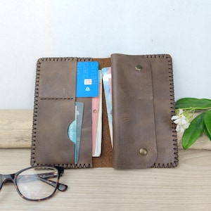 Portefeuille en cuir, pour homme, en cuir marron effet vintage, avec poche à pression pour monnaie, cousu main.