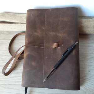 Carnet a5 en cuir marron vieilli, Couvre carnet en cuir avec son carnet, Etui en cuir cousu main et carnet 120 pages, Journal intime. image 3