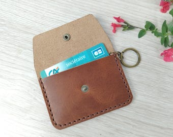 Leather key ring/coin purse / Brown leather key ring/card holder with snap closure / Mini handmade coin purse with ring / Hand-stitched.