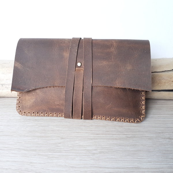 Blague à tabac en cuir marron vieilli / Blague minimaliste à lanière / Pochette à tabac artisanale /étui à tabac cuir cousu main.