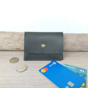 Porte carte en cuir vert / étui à cartes artisanal / mini porte-monnaie en cuir cousu main.
