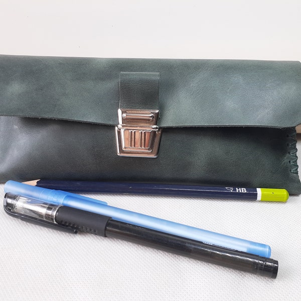 Trousse à stylos en cuir vert avec fermoir cartable / Trousse d'école plate, minimaliste / étui à stylos en cuir / cousu main