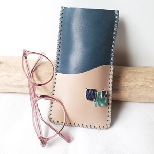 Etui à lunettes en cuir pour femme / Etui souple à lunettes / Pochette artisanale pour lunettes / Etui à lunettes bleu et beige pour femme.