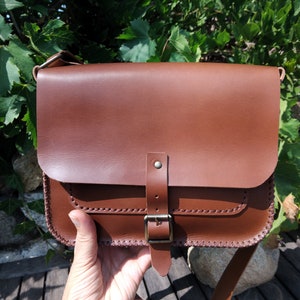 Sac à bandoulière en cuir marron / sac besace en cuir cousu main / sac à main artisanal