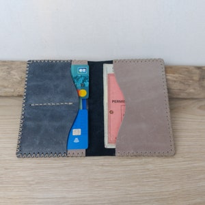 étui passeport en cuir vieilli bleu et beige gris/ étui à carte grise / étui papiers de voiture / portefeuille minimaliste /cuir cousu main.
